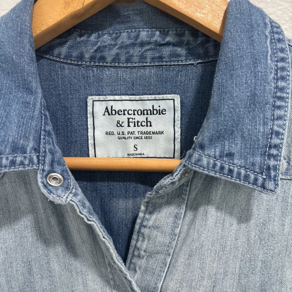 Abercrombie & Fitch Two Tone Denim Chambray western snap down shirt Sz S Cowgirl